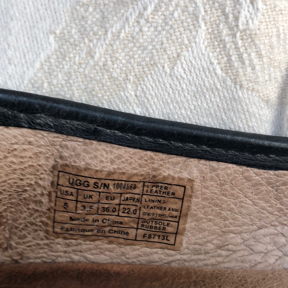 UGG - Picture 6 of 6